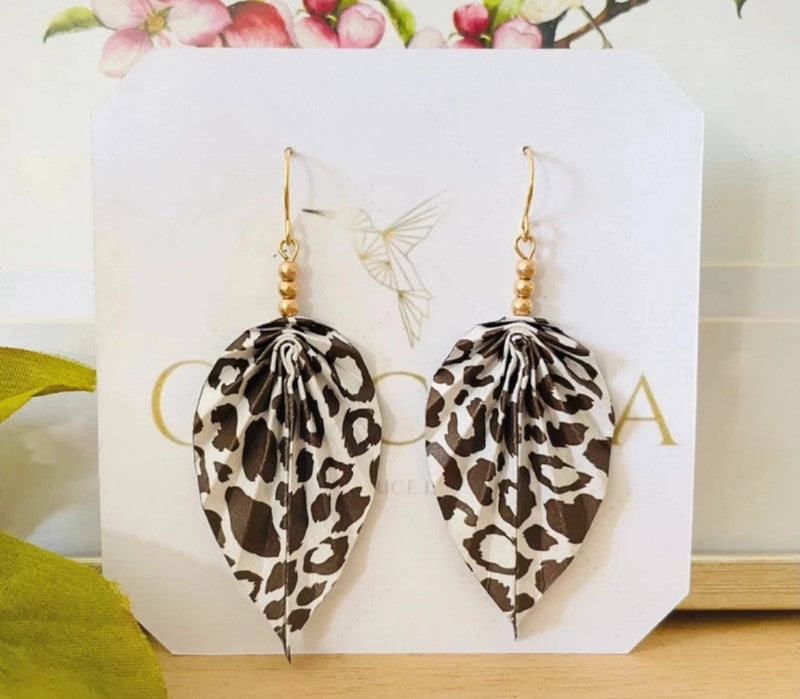 Boucles d'oreilles feuille origami et triples perles