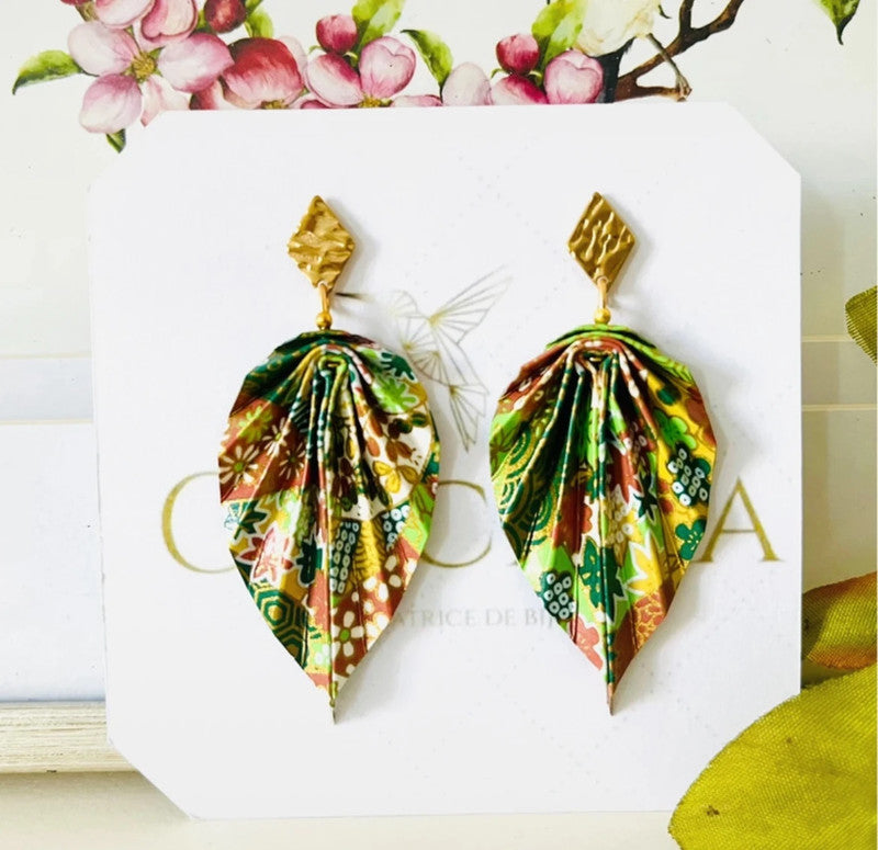 Boucles d’oreilles feuille origami et attaches dorées martelées