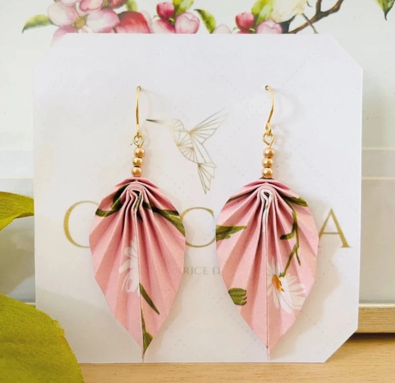 Boucles d'oreilles feuille origami et triples perles