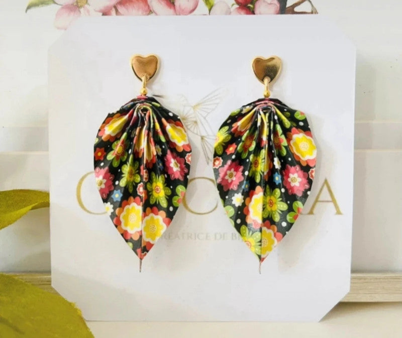 Boucles d'oreilles origami en forme de feuille et attaches coeurs dorés