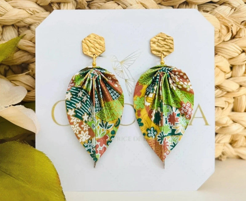 Boucles d’oreilles feuille origami et attaches dorées martelées