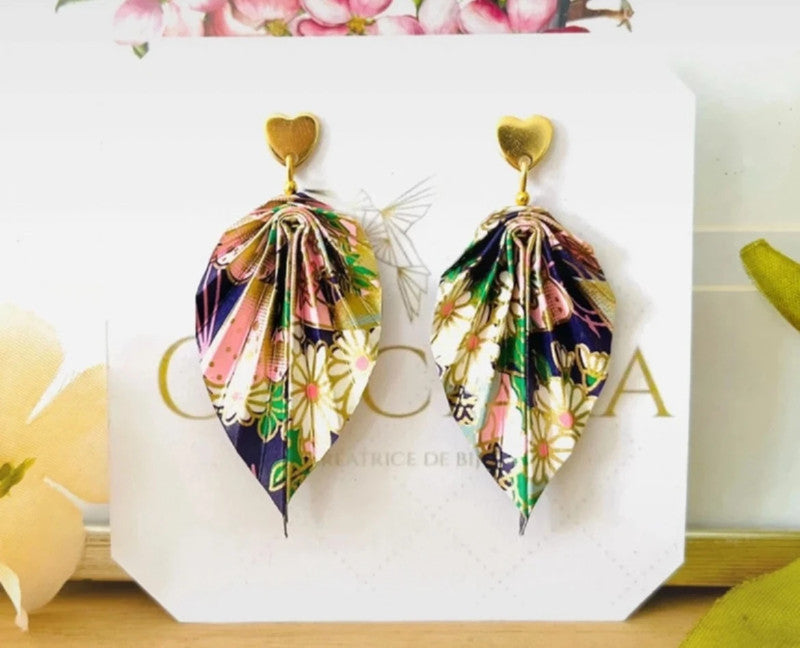 Boucles d'oreilles origami en forme de feuille et attaches coeurs dorés