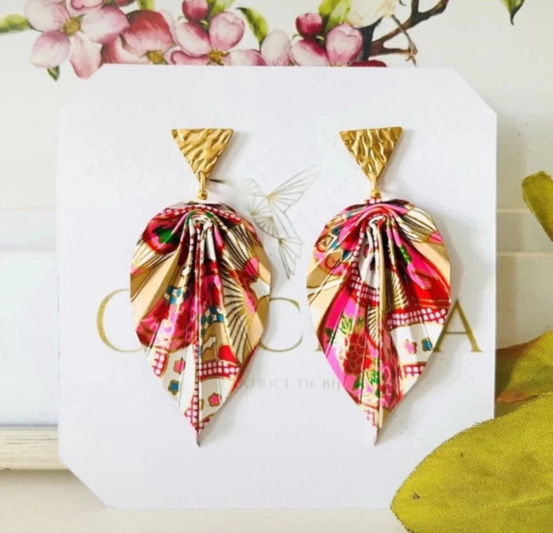 Boucles d’oreilles feuille origami et attaches dorées martelées