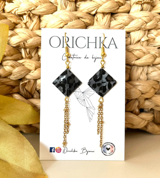 Boucles d’oreilles longues origami carré et double chaîne dorée